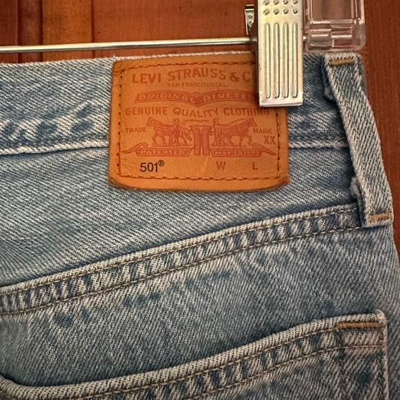 Levi's 501 Light Blue Classic Women's Jeans - Picture 15 of 16